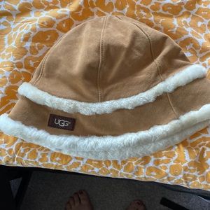 UGG sheepskin bucket hat / purchased and never used.